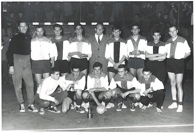 NLA-Aufsteiger 1962: Otto Frey, Dr. Guido Zanetti, Peter Muff, Franz Minikus, Trainer Kurt Bader, Herbert Wey, Roland Künzli, Sepp Frey, Herbert Pohl. Vorne: Heinz Burgherr, Markus Frey, Bruno Fuchs, Bruno Fritschi, Roland Sieber